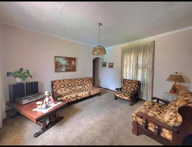 4 BEDROOM HOUSE FOR SALE IN SUNWARD PARK